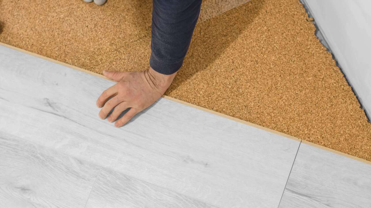 Instalación de suelo laminado en vivienda de Lorca