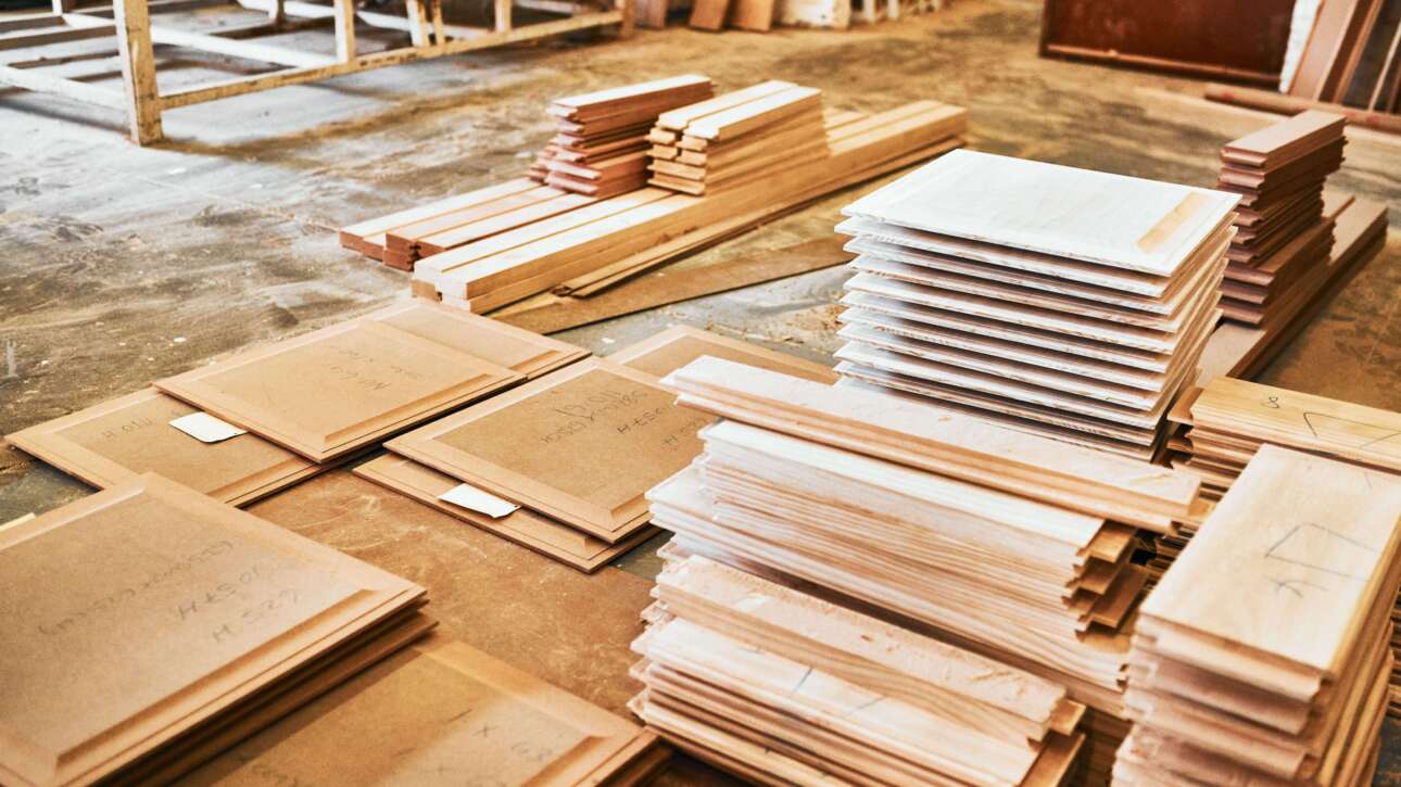 Madera personalizada para proyectos de hogar y negocio